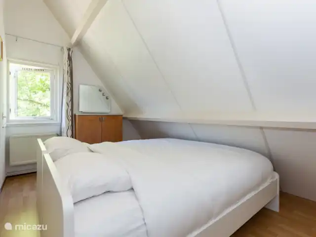 Master bedroom met 2p bed